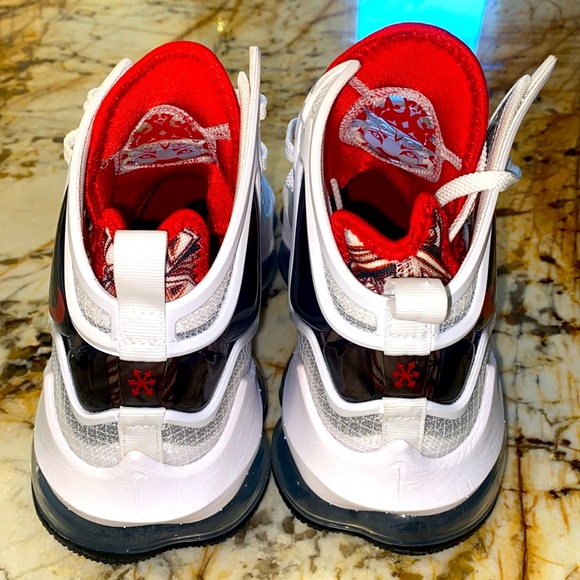 NIKE LEBRON XIX NEW Sz:7.5us Red & White EXCELLENT CONDITION THIS IS A STEAL - Picture 3 of 8